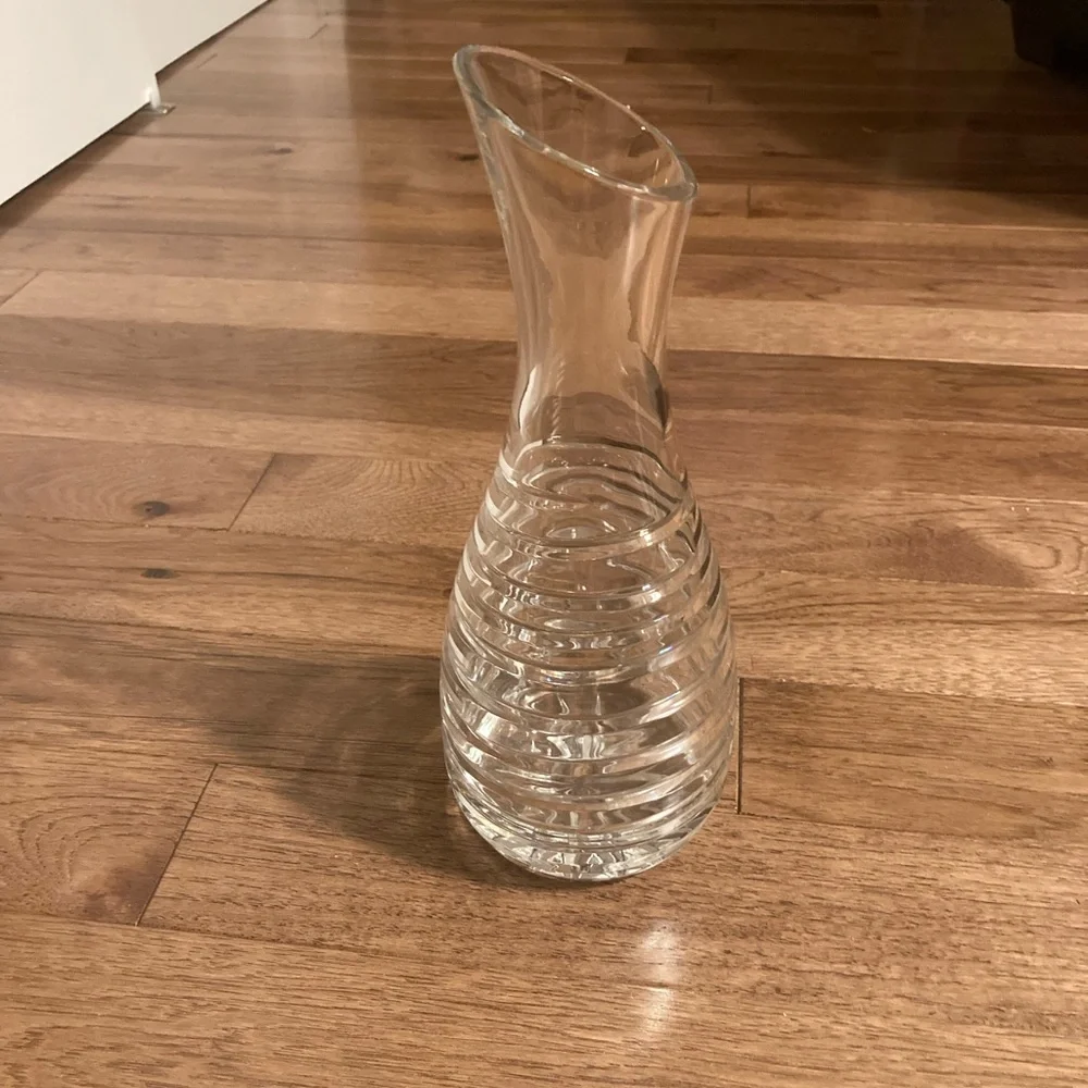 Block Cut Crystal Swirl Pattern Pitcher - Picture 2 of 8